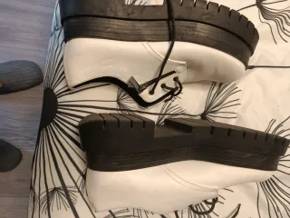 Zapatos de plataforma blancos y negros T37