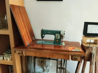 Máquina de coser Alfa mod.63 pedal