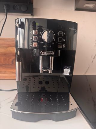 Cafetera Delonghi Magnifica S Negra