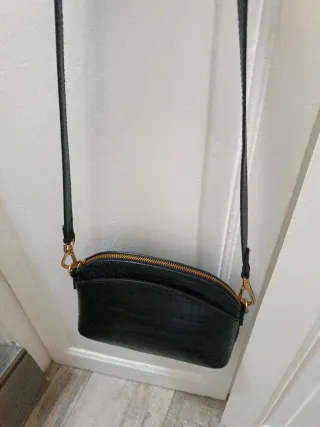 Bolso negro efecto piel cocodrilo
