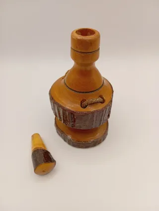 Bottiglia decorativa vintage in legno