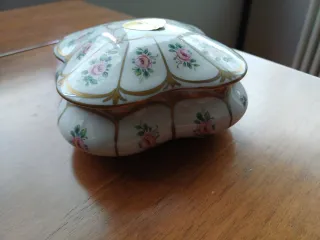 Scatola in porcellana Limoges decorata