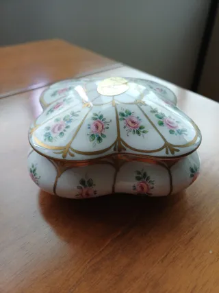 Scatola in porcellana Limoges decorata