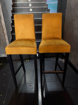 Silla alta tapizada amarilla