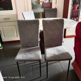 Mesa mármol + 4 sillas tapizadas