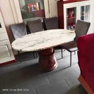 Mesa mármol + 4 sillas tapizadas