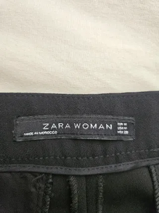 Pantalón Zara pinza volantes negro