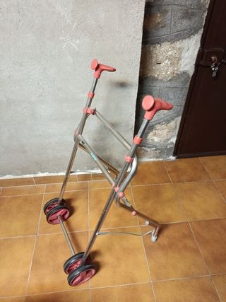 Silla de ruedas y andador