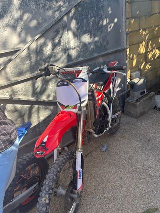 Honda CR80 Motocross Roja y Blanca