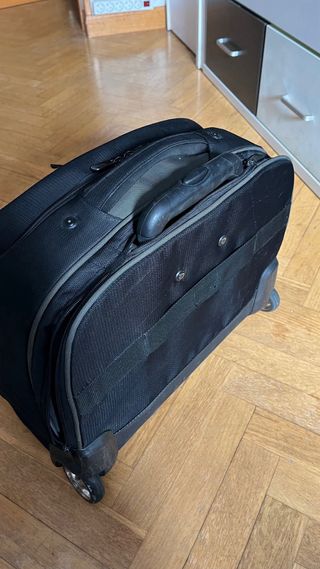 Maleta de viaje pequeña con ruedas