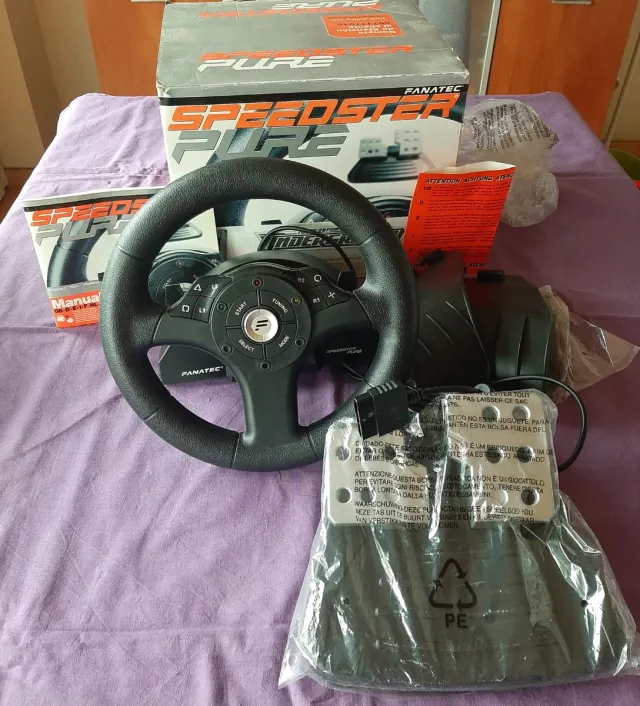 Volante Fanatec PS2 con pedales sin estrenar