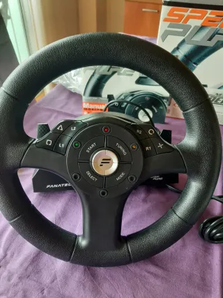 Volante Fanatec PS2 con pedales sin estrenar