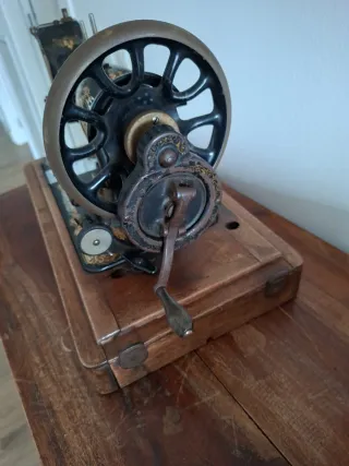 Máquina de coser Singer modelo 27