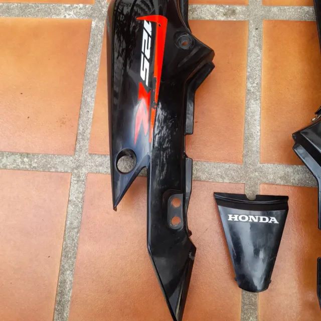 Tapas Laterales Honda CBR 125R