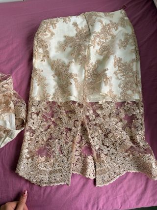 Vestido de fiesta azul, beige y con lentejuelas