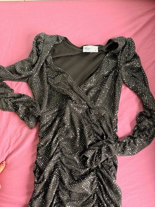 Vestido de fiesta azul, beige y con lentejuelas