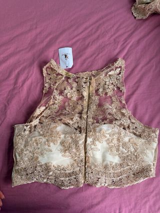 Vestido de fiesta azul, beige y con lentejuelas