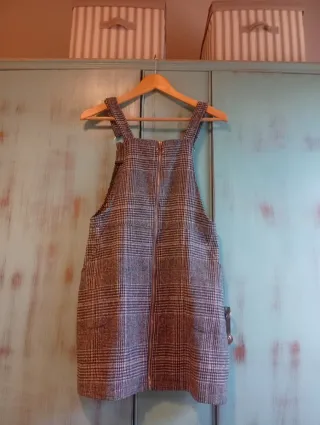 Vestido de tirantes con cremallera