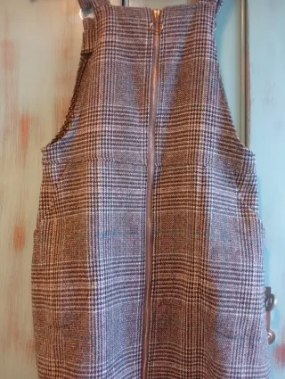 Vestido de tirantes con cremallera