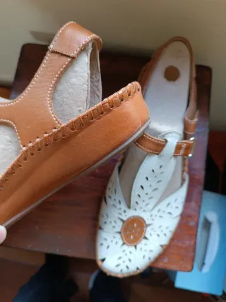 Zapatos de cuero blanco y marrón