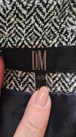 .Chaqueta americana gris, negro, blanco, talla 48.