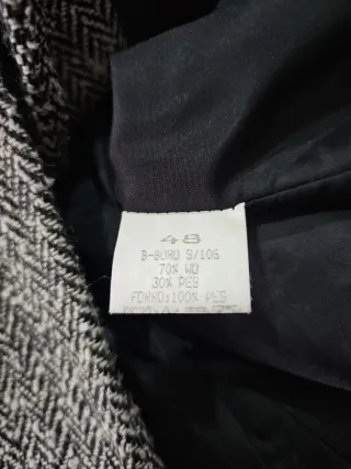 .Chaqueta americana gris, negro, blanco, talla 48.