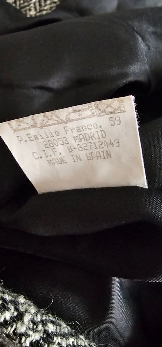 .Chaqueta americana gris, negro, blanco, talla 48.