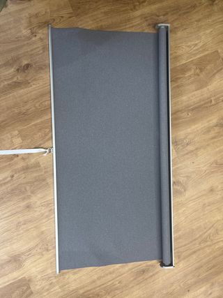 Cortina enrollable opaca gris