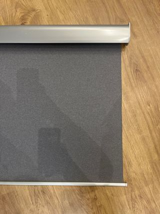 Cortina enrollable opaca gris