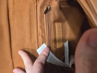 Bolso de hombro marrón