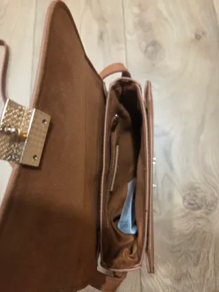 Bolso de hombro marrón