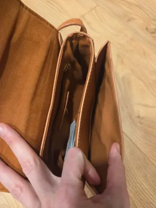 Bolso de hombro marrón