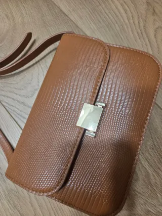 Bolso de hombro marrón