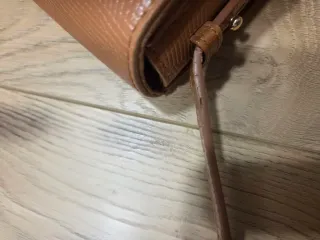 Bolso de hombro marrón