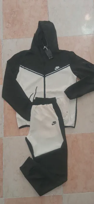 Conjunto chándal Nike hombre negro y blanco