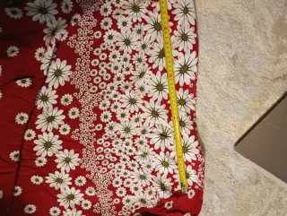 Vestido rojo con estampado floral