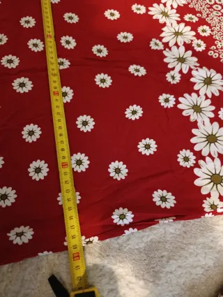 Vestido rojo con estampado floral