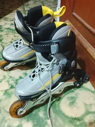 Patines en línea grises y negros marca topicnoisy