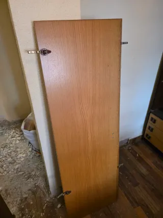 Armario antiguo madera con estantería