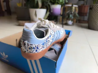 Zapatillas Adidas Niña Beige y Azul