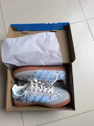 Zapatillas Adidas Niña Beige y Azul