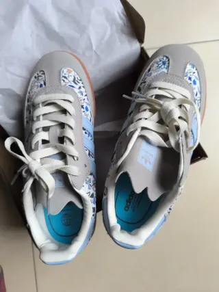 Zapatillas Adidas Niña Beige y Azul