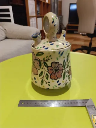 Botijo de cerámica decorado
