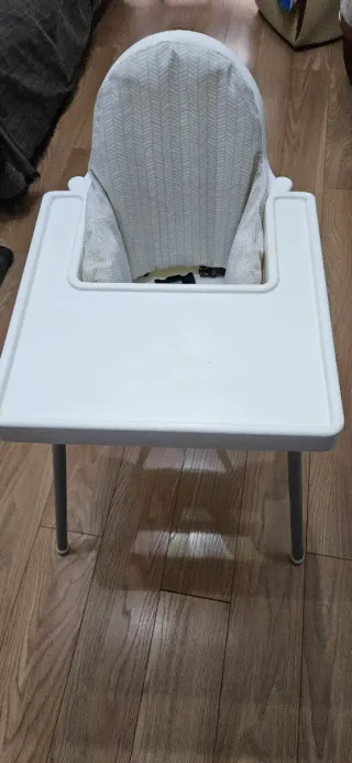 Trona IKEA con cojín