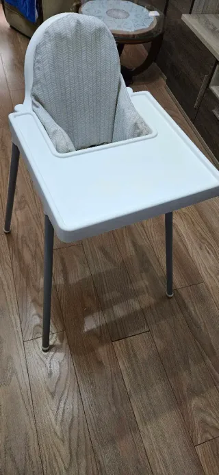 Trona IKEA con cojín