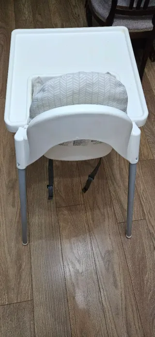 Trona IKEA con cojín