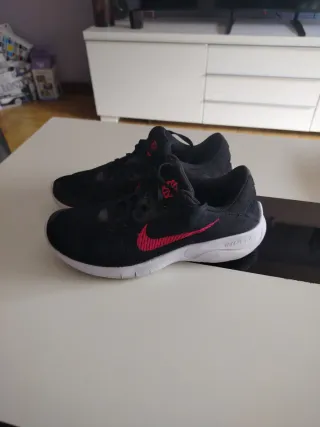 Deportivas Nike Flex Negras y Rosas fucsia