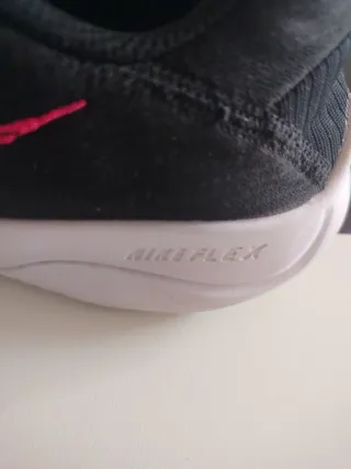 Deportivas Nike Flex Negras y Rosas fucsia