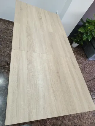 Mesa de comedor de madera