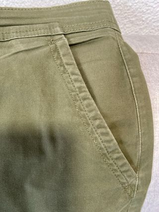 Pantalón chino hombre verde oliva
